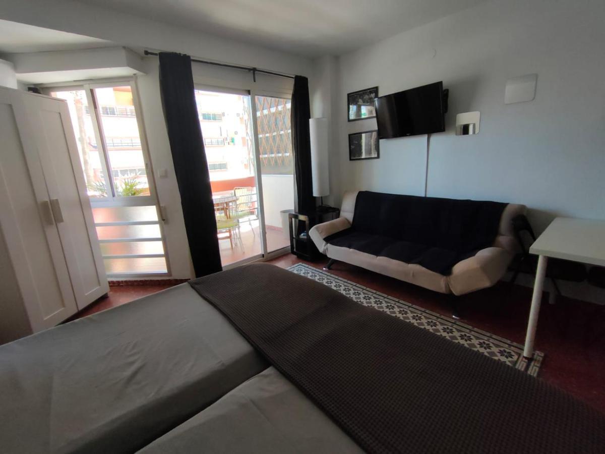 Flat2 Studio 150M From The Beach With Pool Торре-дель-Мар Экстерьер фото